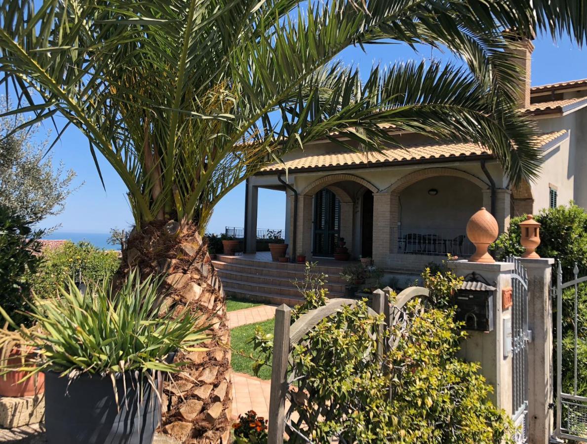 B&B La Palma San Costanzo Eksteriør billede